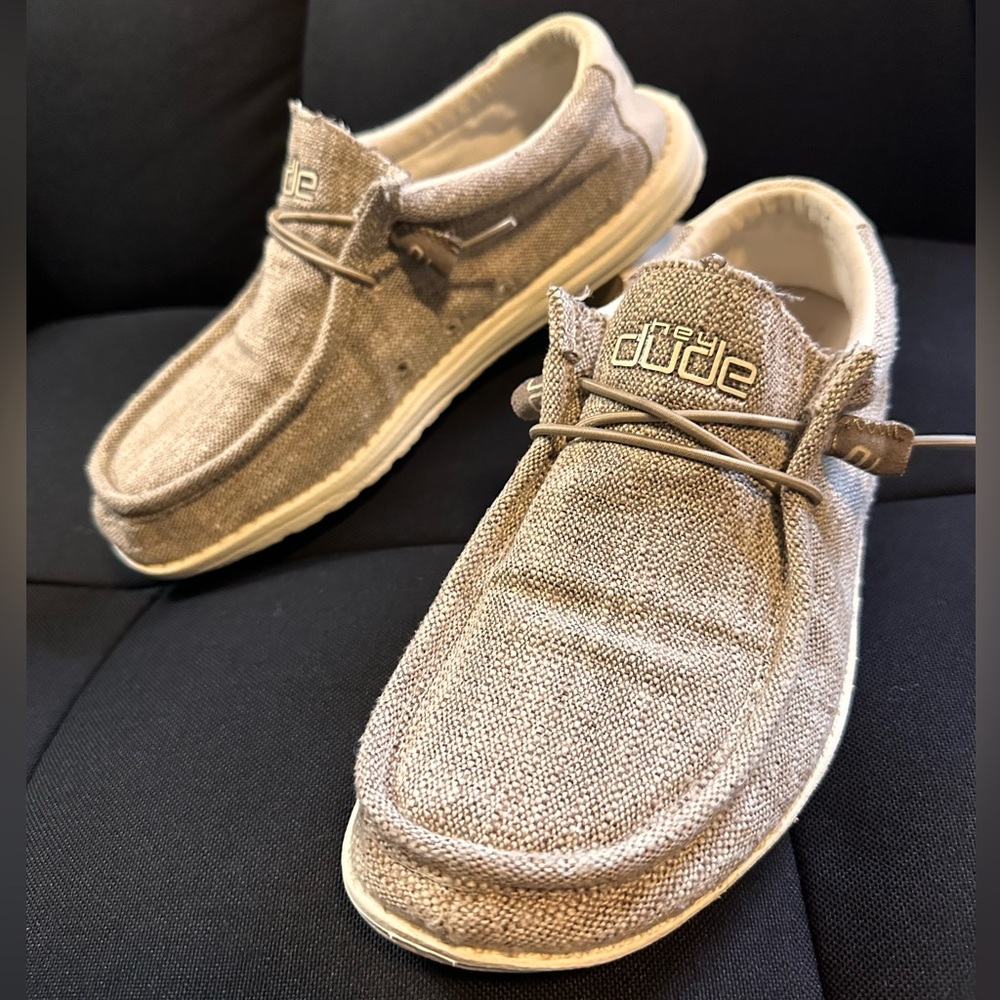 Hey Dude Wally Woven shoe Mens size 10 Beige Comfort Casual Slip On Loafer